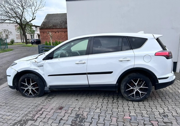 Toyota RAV4 cena 43900 przebieg: 82000, rok produkcji 2017 z Konin małe 46
